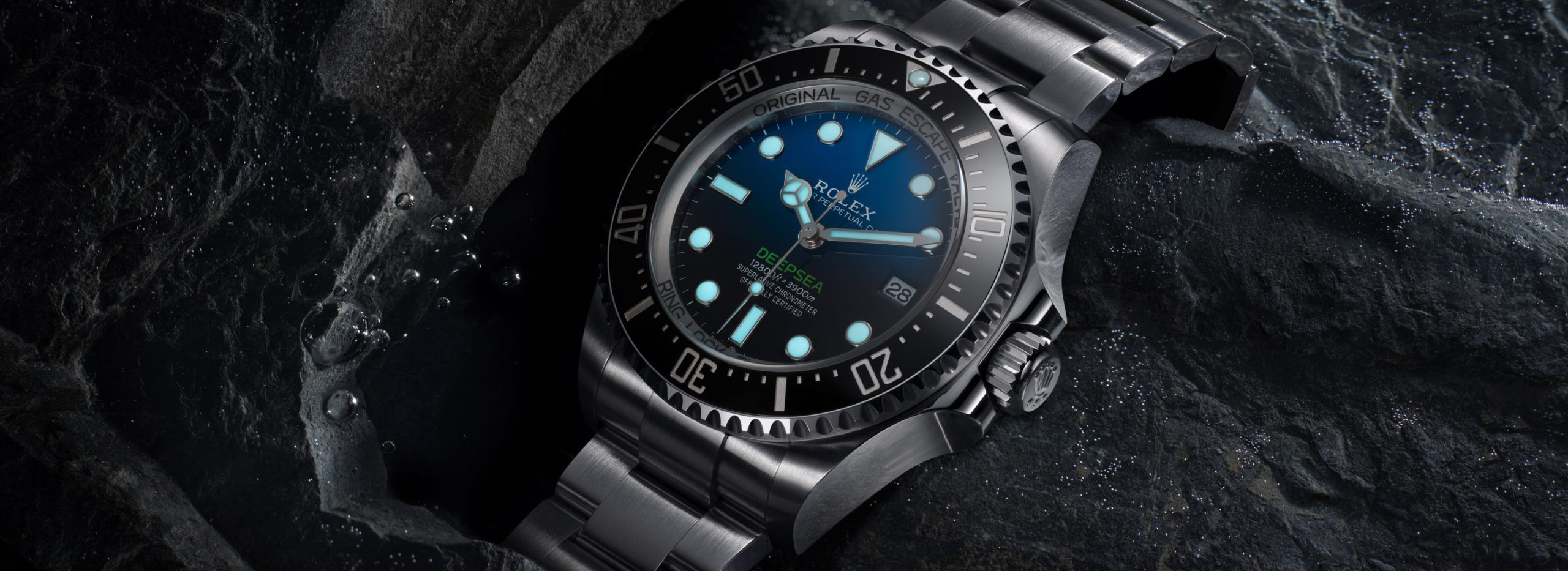 Rolex-Deepsea-M136660-0005_2403Bh_0002-Portrait Rolex Deepsea in Glow - Hung Cheong Jewellery & Watch