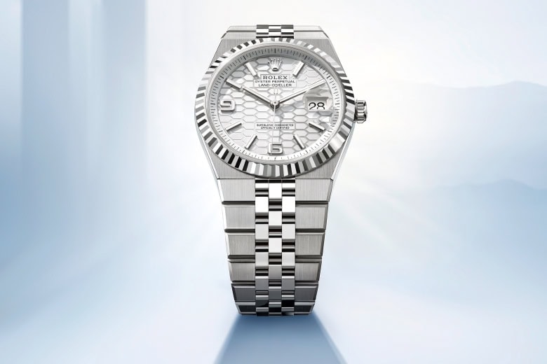 Rolex-The-Land-Dweller-Cover_M127334-0001_2503Stojan_001-Portrait Rolex Yacht-Master - Hung Cheong Jewellery & Watch